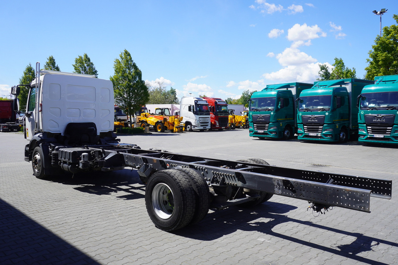 RENAULT Renault D16 / frame 7.3 m / Differential lock / 3 units - Cserefelépítményes teherautó: 4 kép. RENAULT Renault D16 / frame 7.3 m / Differential lock / 3 units - Cserefelépítményes teherautó: 4 kép.