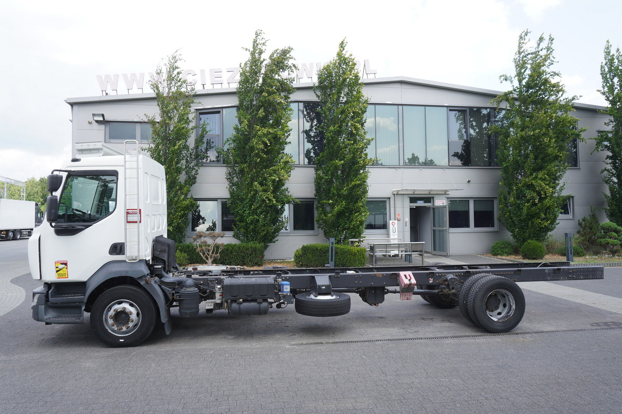 RENAULT Renault D16 / frame 7.5 m / differential lock / 3 units - Cserefelépítményes teherautó: 3 kép. RENAULT Renault D16 / frame 7.5 m / differential lock / 3 units - Cserefelépítményes teherautó: 3 kép.