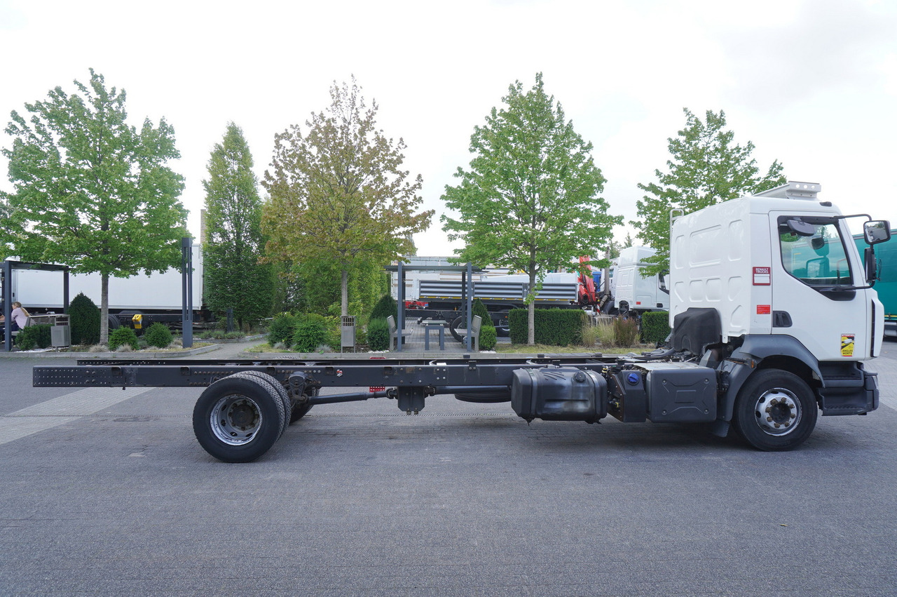 RENAULT Renault D16 / frame 7.5 m / differential lock / 3 units - Cserefelépítményes teherautó: 5 kép. RENAULT Renault D16 / frame 7.5 m / differential lock / 3 units - Cserefelépítményes teherautó: 5 kép.
