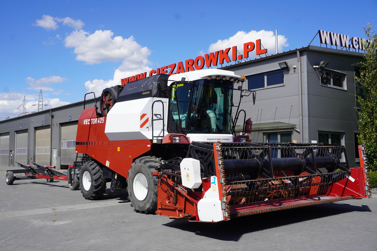 ROSTSELMASH VECTOR 425 RSM-101 grain harvester + Header 5 m + rapeseed harvesting extension / 2300 MTH - Kombájn: 3 kép. ROSTSELMASH VECTOR 425 RSM-101 grain harvester + Header 5 m + rapeseed harvesting extension / 2300 MTH - Kombájn: 3 kép.