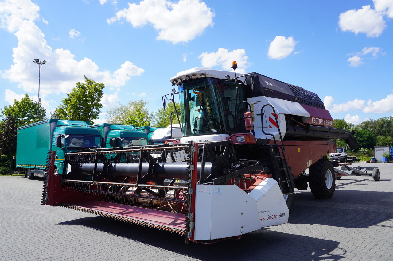 ROSTSELMASH VECTOR 425 RSM-101 grain harvester + Header 5 m + rapeseed harvesting extension / 2300 MTH - Kombájn: 5 kép. ROSTSELMASH VECTOR 425 RSM-101 grain harvester + Header 5 m + rapeseed harvesting extension / 2300 MTH - Kombájn: 5 kép.