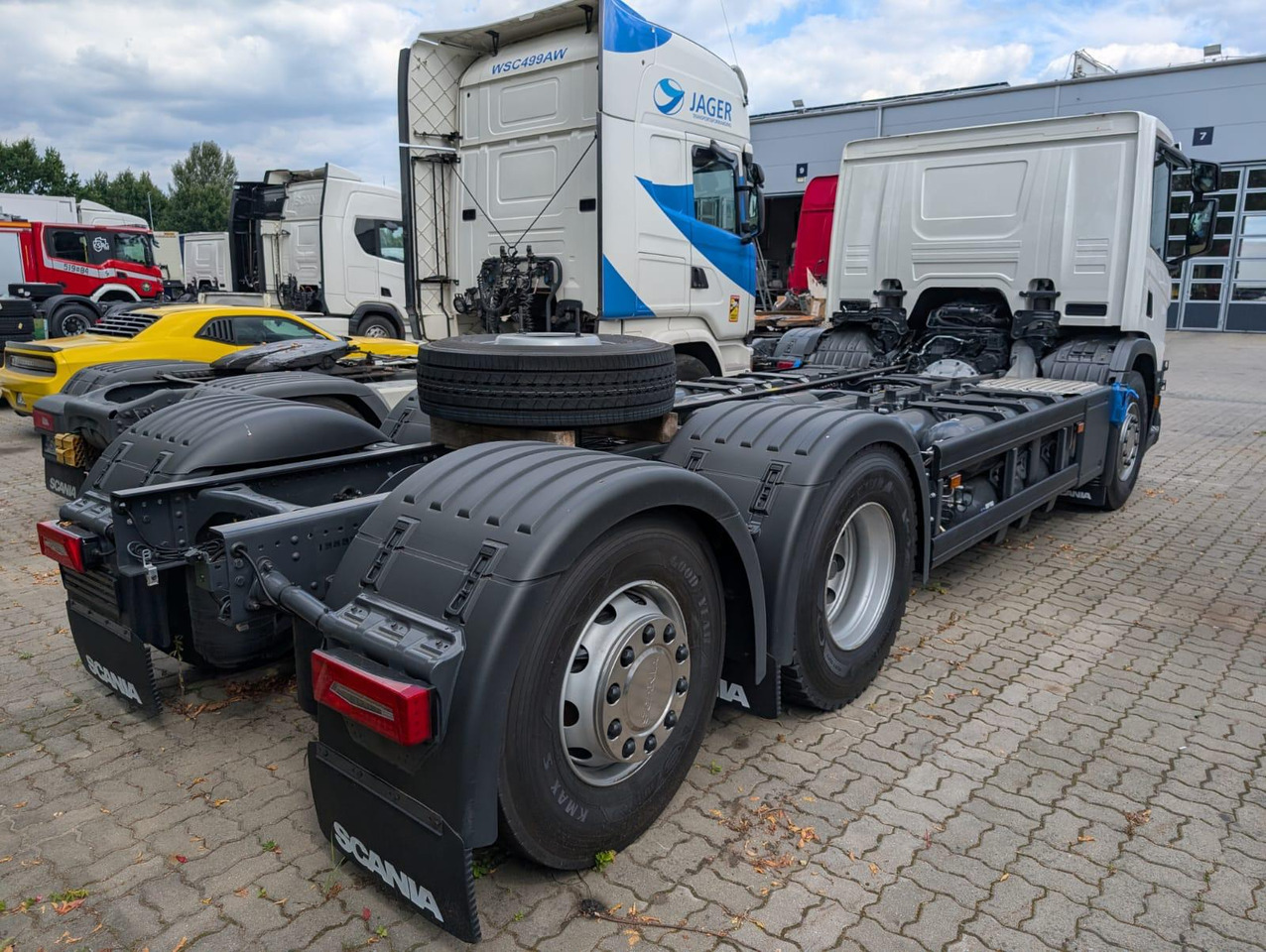 SCANIA P 340 B6x2*4NA / chassis frame / steering axle / CNG - Szemetesautó: 5 kép. SCANIA P 340 B6x2*4NA / chassis frame / steering axle / CNG - Szemetesautó: 5 kép.