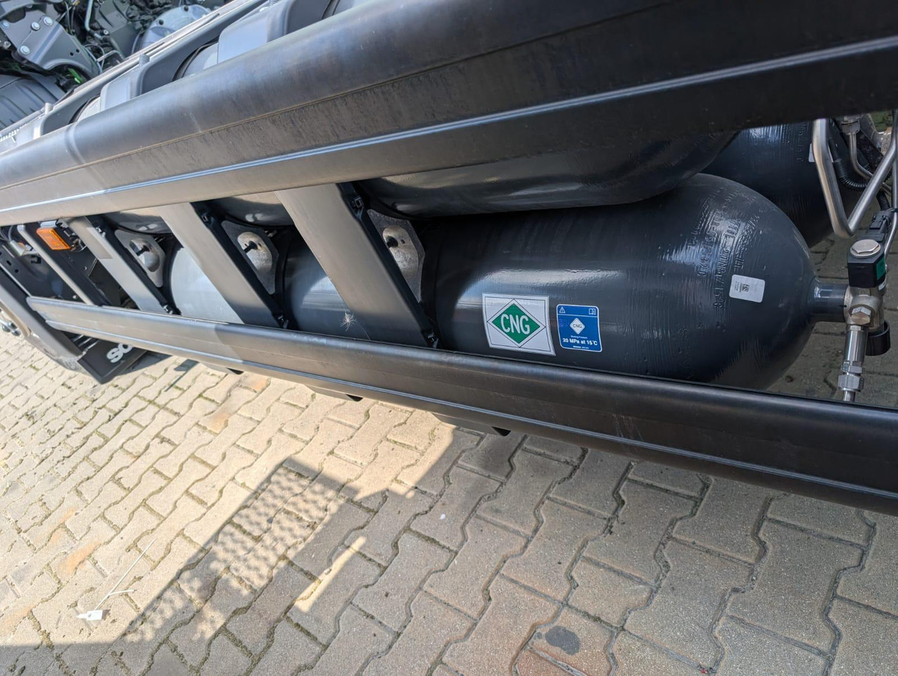 SCANIA P 340 B6x2*4NA / chassis frame / steering axle / CNG / large cab / 8 units lízing SCANIA P 340 B6x2*4NA / chassis frame / steering axle / CNG / large cab / 8 units: 11 kép.