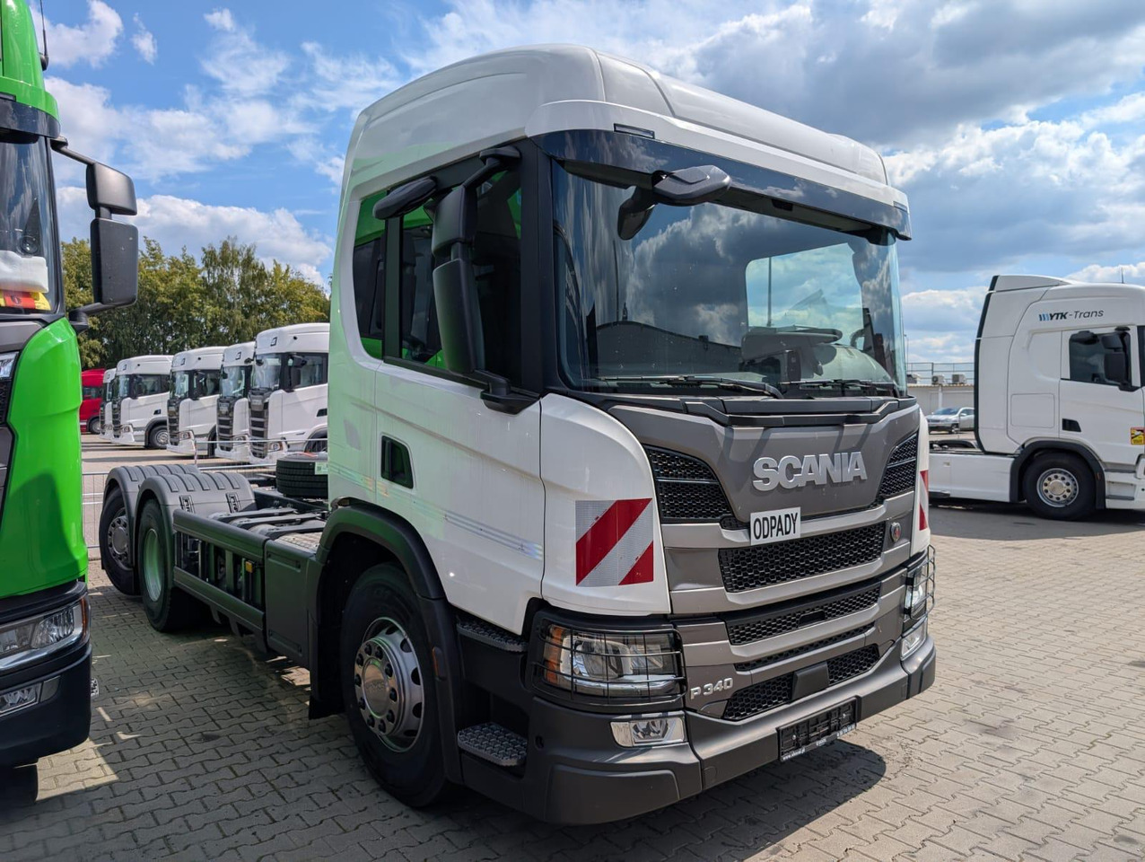 SCANIA P 340 B6x2*4NA / chassis frame / steering axle / CNG / large cab / 8 units - Alvaz teherautó: 2 kép. SCANIA P 340 B6x2*4NA / chassis frame / steering axle / CNG / large cab / 8 units - Alvaz teherautó: 2 kép.
