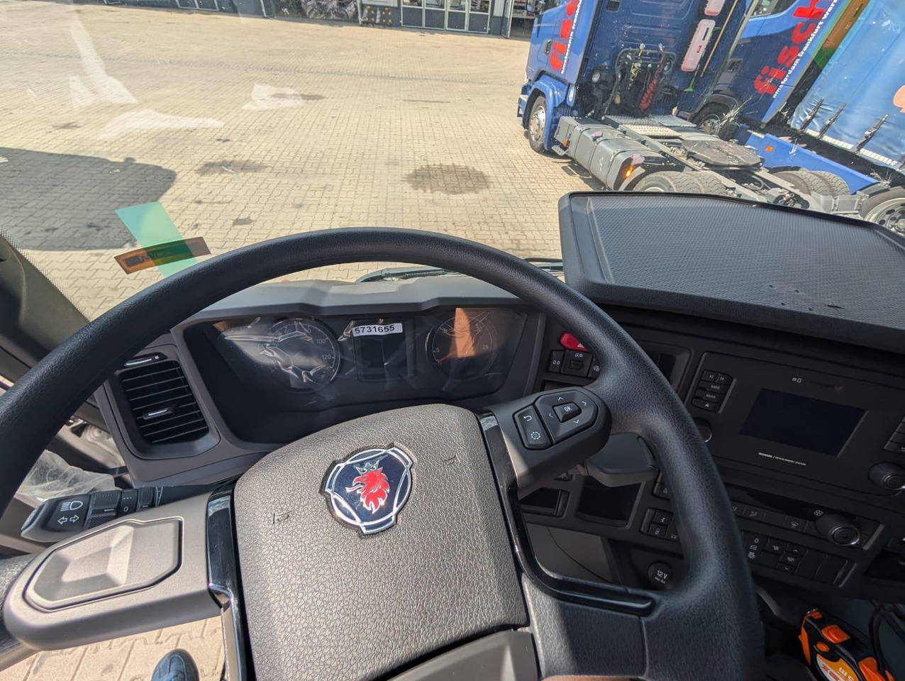 SCANIA P 340 B6x2*4NA / chassis frame / steering axle / CNG / large cab / 8 units lízing SCANIA P 340 B6x2*4NA / chassis frame / steering axle / CNG / large cab / 8 units: 6 kép.