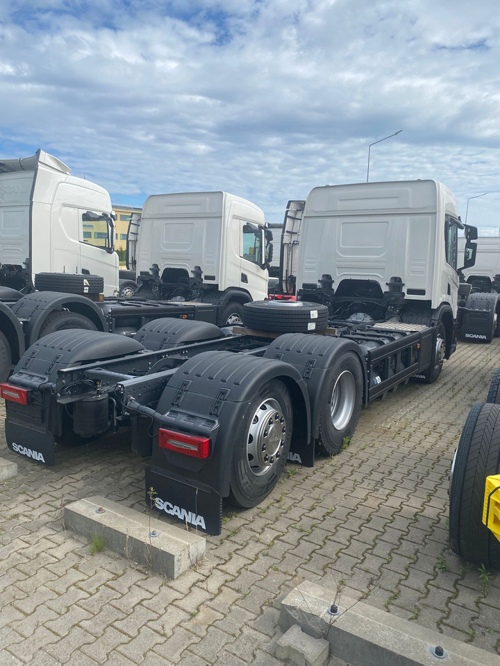 SCANIA P 340 B6x2*4NA / chassis frame / steering axle / CNG / large cab / 8 units - Alvaz teherautó: 4 kép. SCANIA P 340 B6x2*4NA / chassis frame / steering axle / CNG / large cab / 8 units - Alvaz teherautó: 4 kép.