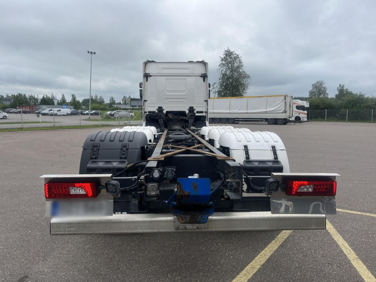 SCANIA R560 B8x4*4 / Chassis / sleeper cab / Power take-off - Darus autó: 5 kép. SCANIA R560 B8x4*4 / Chassis / sleeper cab / Power take-off - Darus autó: 5 kép.