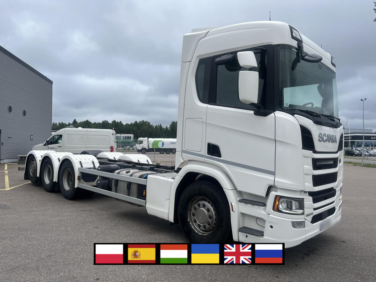 SCANIA R560 B8x4*4 / Chassis / sleeper cab / Power take-off - Alvaz teherautó: 1 kép. SCANIA R560 B8x4*4 / Chassis / sleeper cab / Power take-off - Alvaz teherautó: 1 kép.