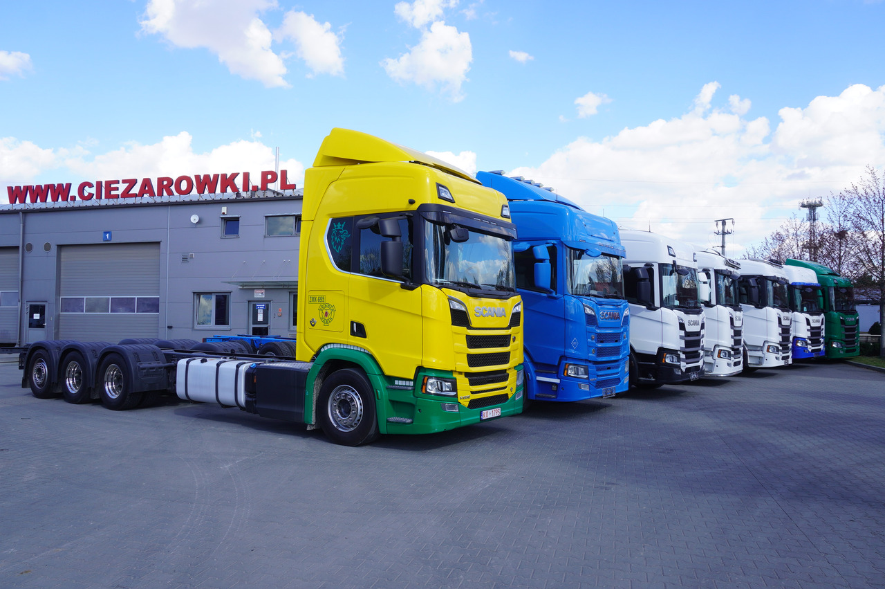 SCANIA R650 V8 / 650 HP/ frame 8.8 m / steered 4th axis / 20 units - Darus autó: 1 kép. SCANIA R650 V8 / 650 HP/ frame 8.8 m / steered 4th axis / 20 units - Darus autó: 1 kép.