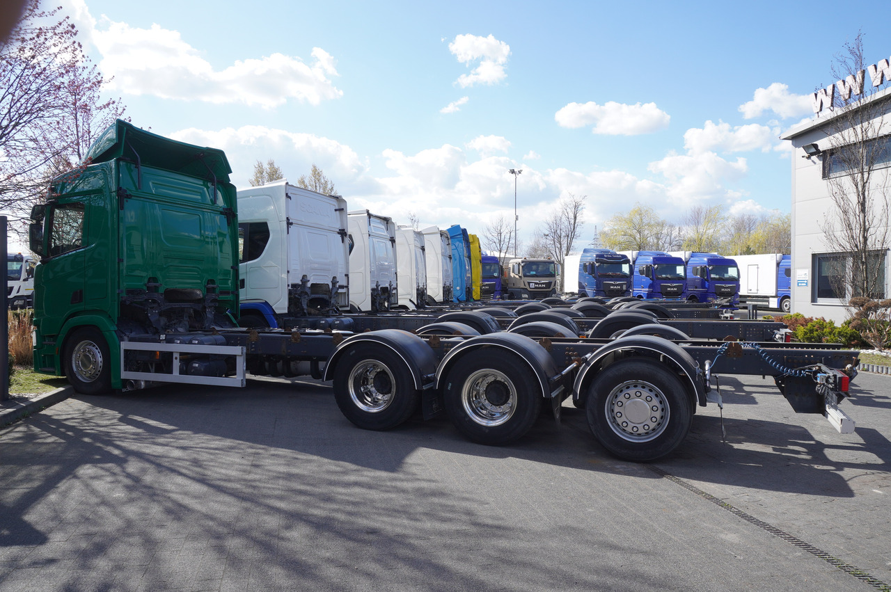 SCANIA R650 V8 / 650 HP/ frame 8.8 m / steered 4th axis / 20 units - Darus autó: 3 kép. SCANIA R650 V8 / 650 HP/ frame 8.8 m / steered 4th axis / 20 units - Darus autó: 3 kép.