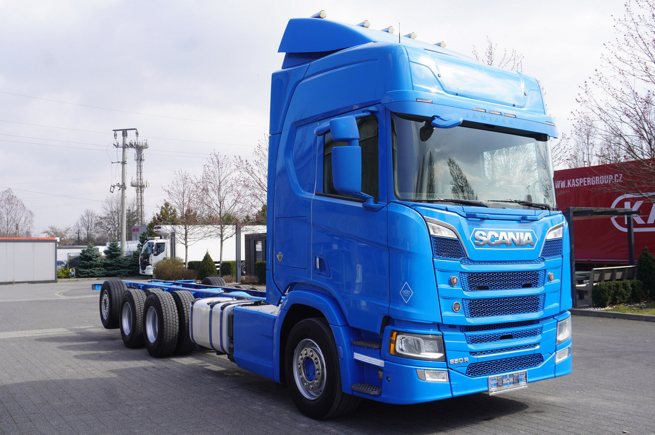 SCANIA R650 V8 / 650 HP/ frame 8.8 m / steered 4th axle - Alvaz teherautó: 5 kép. SCANIA R650 V8 / 650 HP/ frame 8.8 m / steered 4th axle - Alvaz teherautó: 5 kép.