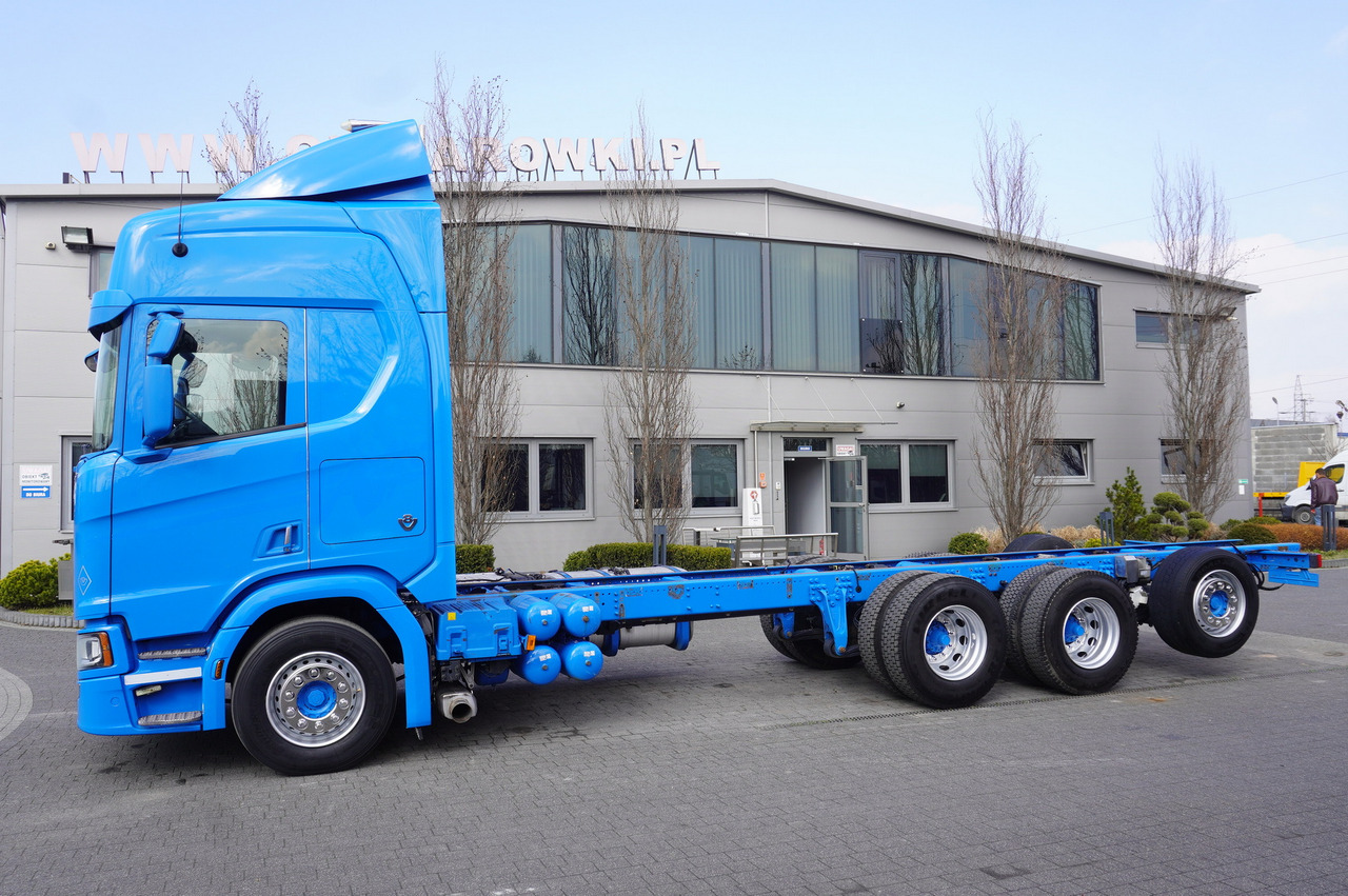 SCANIA R650 V8 / 650 HP/ frame 8.8 m / steered 4th axle - Alvaz teherautó: 2 kép. SCANIA R650 V8 / 650 HP/ frame 8.8 m / steered 4th axle - Alvaz teherautó: 2 kép.