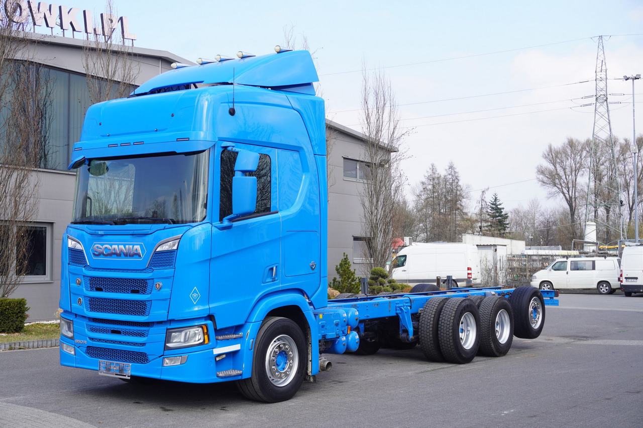 SCANIA R650 V8 / 650 HP/ frame 8.8 m / steered 4th axle - Darus autó: 1 kép. SCANIA R650 V8 / 650 HP/ frame 8.8 m / steered 4th axle - Darus autó: 1 kép.