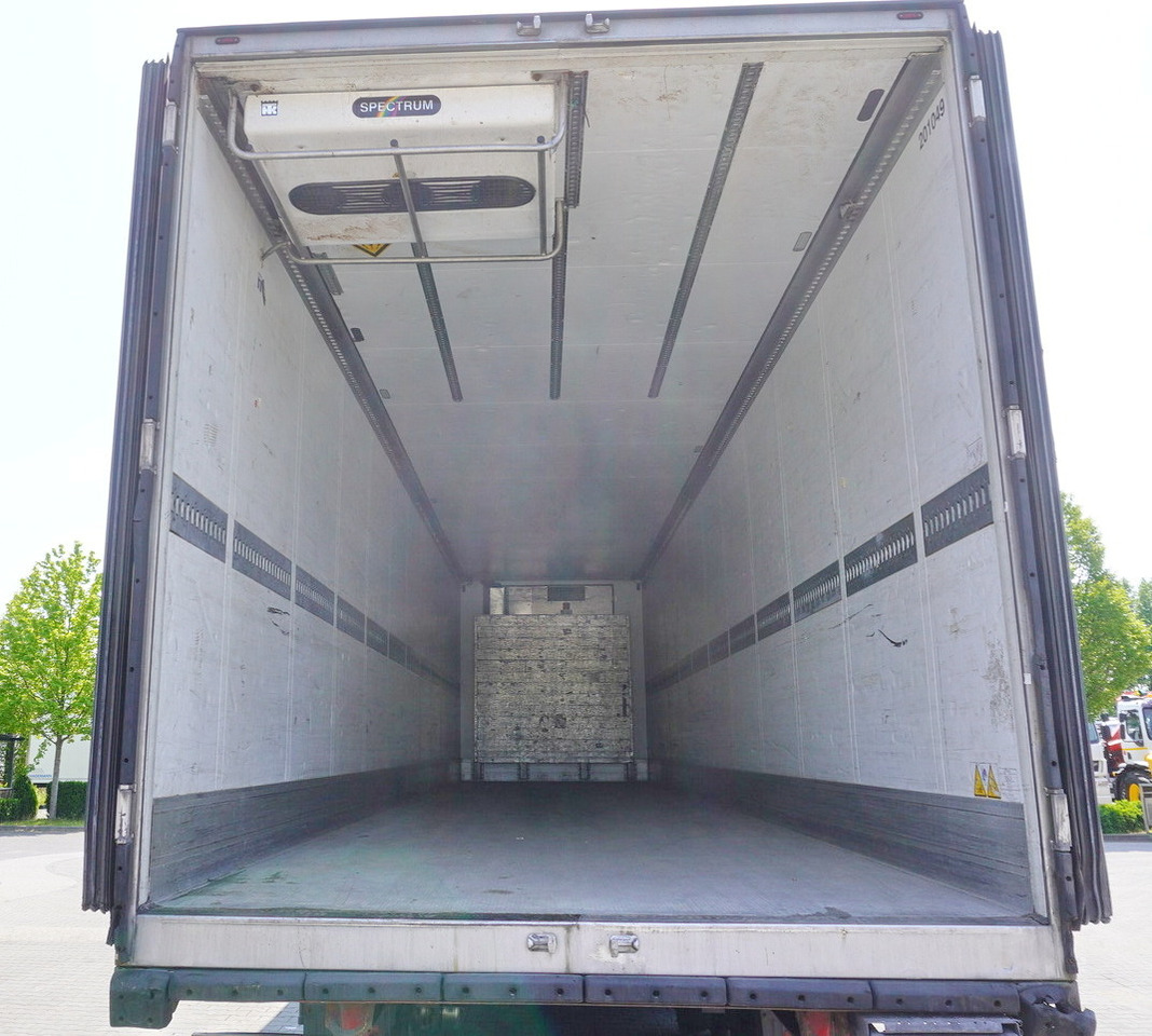 SCHMITZ refrigerated semi-trailer / Thermoking SLX E Spectrum 250 / Multitemperature - Félpótkocsi hűtős: 3 kép. SCHMITZ refrigerated semi-trailer / Thermoking SLX E Spectrum 250 / Multitemperature - Félpótkocsi hűtős: 3 kép.