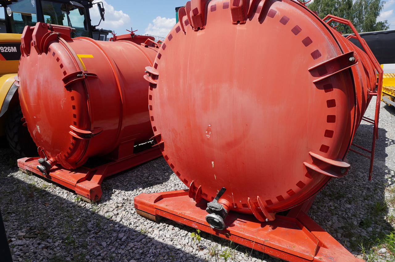 STAL UNUSED Septic barrel / 13000 l - Emelőhorgos/ Konténerszállító rendszer: 5 kép. STAL UNUSED Septic barrel / 13000 l - Emelőhorgos/ Konténerszállító rendszer: 5 kép.