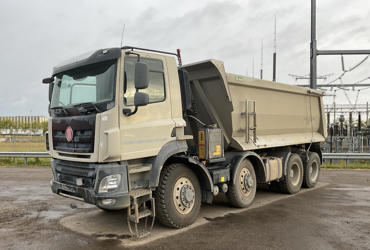 TATRA Phoenix 8x8 Twin-Steer Quad/A dump truck / 30 tho. km - Bánya teherautó: 4 kép. TATRA Phoenix 8x8 Twin-Steer Quad/A dump truck / 30 tho. km - Bánya teherautó: 4 kép.