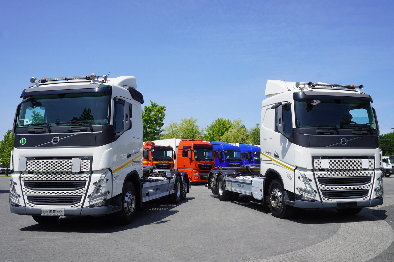 VOLVO FH 500 / VDL hooklift 21 tons / 2022 / steering 3d axle / 2 units - Horgos rakodó teherautó: 2 kép. VOLVO FH 500 / VDL hooklift 21 tons / 2022 / steering 3d axle / 2 units - Horgos rakodó teherautó: 2 kép.