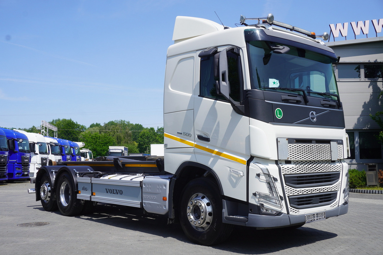 VOLVO FH 500 / VDL hooklift 21 tons / 2022 / steering 3d axle / 2 units - Horgos rakodó teherautó: 3 kép. VOLVO FH 500 / VDL hooklift 21 tons / 2022 / steering 3d axle / 2 units - Horgos rakodó teherautó: 3 kép.