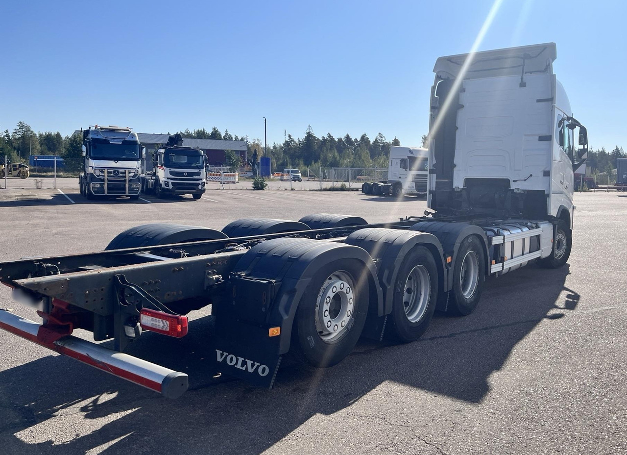 VOLVO FH 650 8x4 / Truck chassis / Sleeper cab - Alvaz teherautó: 3 kép. VOLVO FH 650 8x4 / Truck chassis / Sleeper cab - Alvaz teherautó: 3 kép.