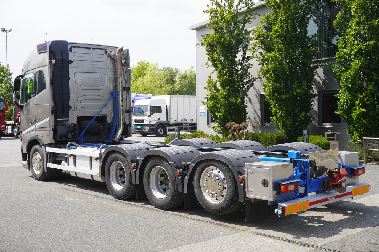 VOLVO FH16 750 8x4x4 / 750 HP! / Frame 685 cm / Steered 4th axle - Alvaz teherautó: 4 kép. VOLVO FH16 750 8x4x4 / 750 HP! / Frame 685 cm / Steered 4th axle - Alvaz teherautó: 4 kép.