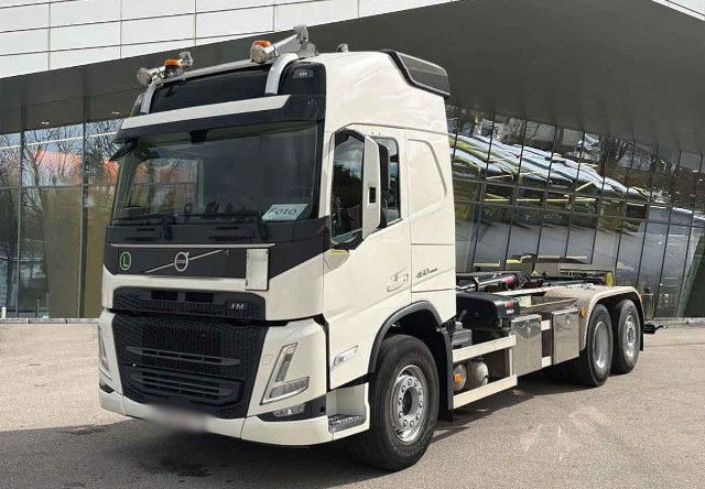VOLVO FM 460 6X2*4 / HIAB ULT21S61 hooklift / 50 tho. km! / 2022 - Horgos rakodó teherautó: 1 kép. VOLVO FM 460 6X2*4 / HIAB ULT21S61 hooklift / 50 tho. km! / 2022 - Horgos rakodó teherautó: 1 kép.