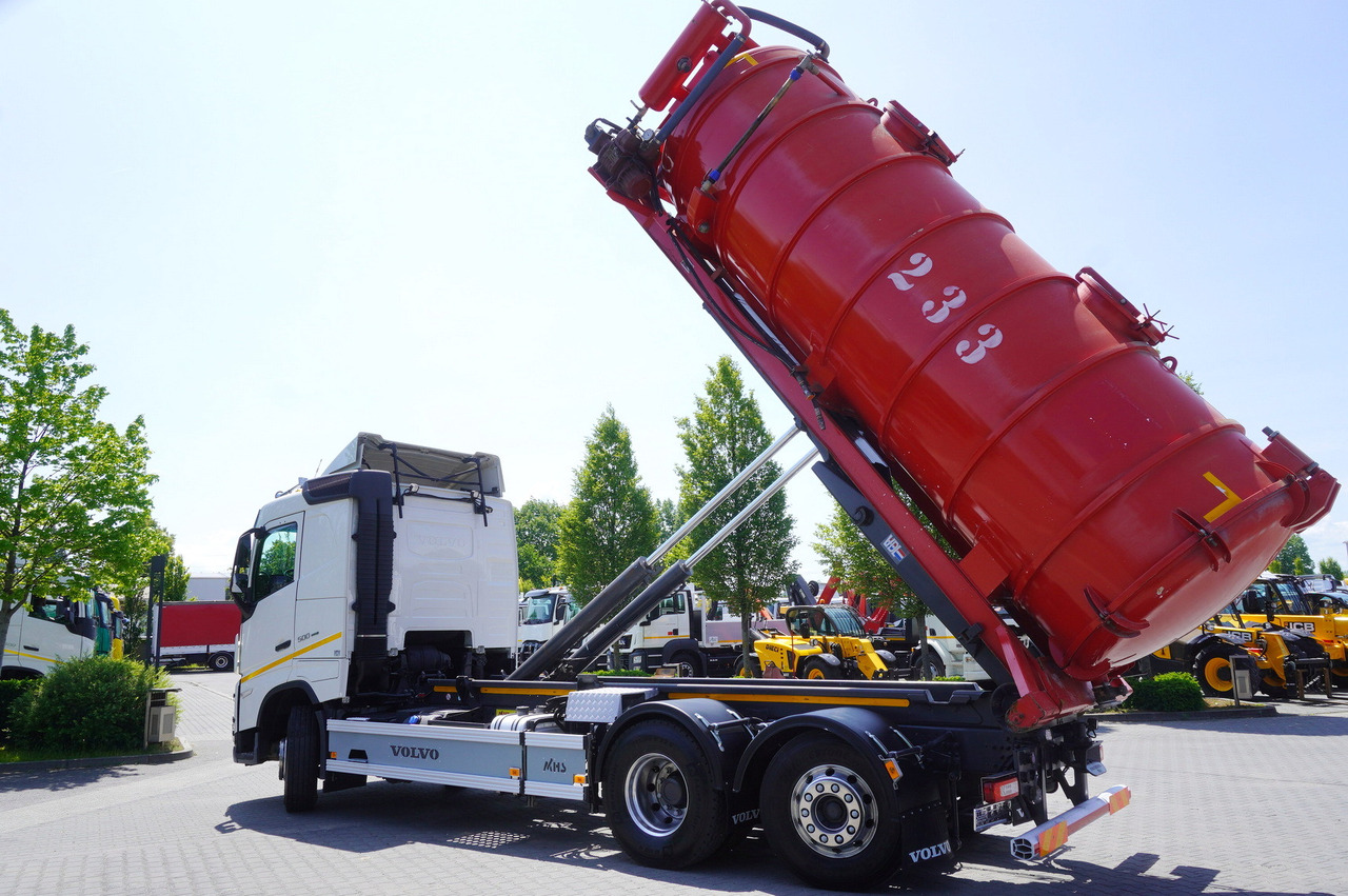 VOLVO Volvo FH 500 / Septic barrel 13000 l / Hook lift 21 t / 2022 / 3rd axle steered / 2 units - Szippantó tartálykocsi: 4 kép. VOLVO Volvo FH 500 / Septic barrel 13000 l / Hook lift 21 t / 2022 / 3rd axle steered / 2 units - Szippantó tartálykocsi: 4 kép.