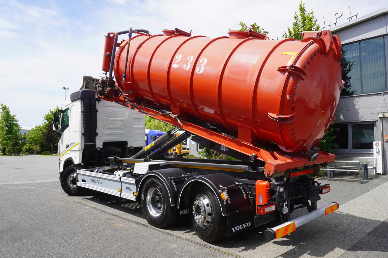 VOLVO Volvo FH 500 / Septic barrel 13000 l / Hook lift 21 t / 2022 / 3rd axle steered / 2 units - Szippantó tartálykocsi: 5 kép. VOLVO Volvo FH 500 / Septic barrel 13000 l / Hook lift 21 t / 2022 / 3rd axle steered / 2 units - Szippantó tartálykocsi: 5 kép.