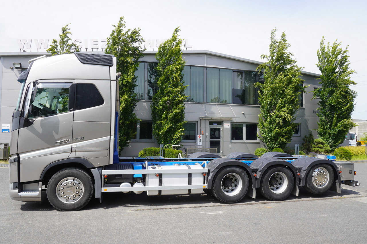 VOLVO Volvo FH16 750 8x4x4 / 750 HP! / Frame 685 cm / Steered 4th axle - Darus autó: 3 kép. VOLVO Volvo FH16 750 8x4x4 / 750 HP! / Frame 685 cm / Steered 4th axle - Darus autó: 3 kép.