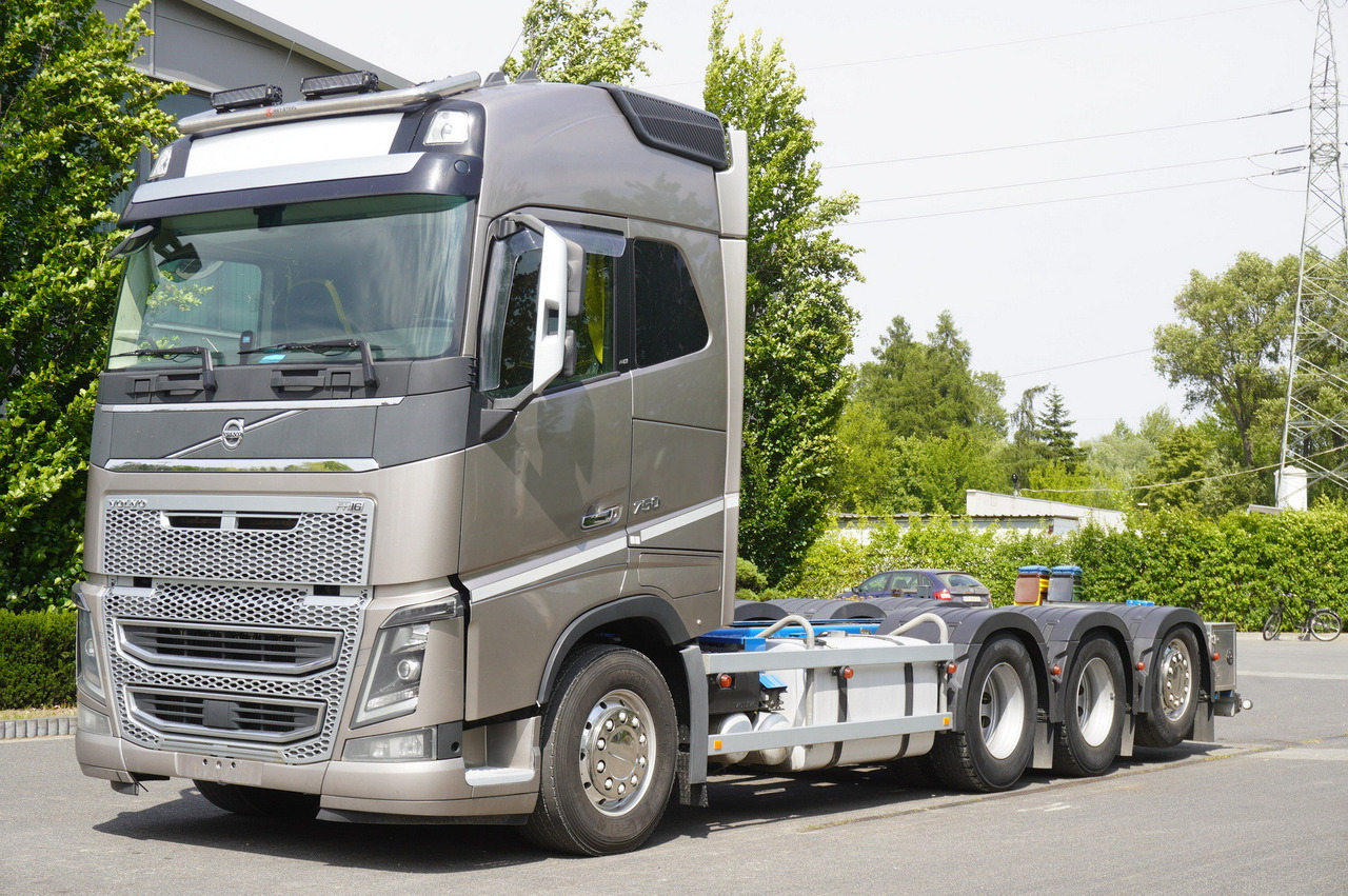 VOLVO Volvo FH16 750 8x4x4 / 750 HP! / Frame 685 cm / Steered 4th axle - Darus autó: 2 kép. VOLVO Volvo FH16 750 8x4x4 / 750 HP! / Frame 685 cm / Steered 4th axle - Darus autó: 2 kép.