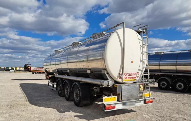 WIELTON NS3D 36 t food cistern / 3 chambers - Tartályos félpótkocsi: 4 kép. WIELTON NS3D 36 t food cistern / 3 chambers - Tartályos félpótkocsi: 4 kép.