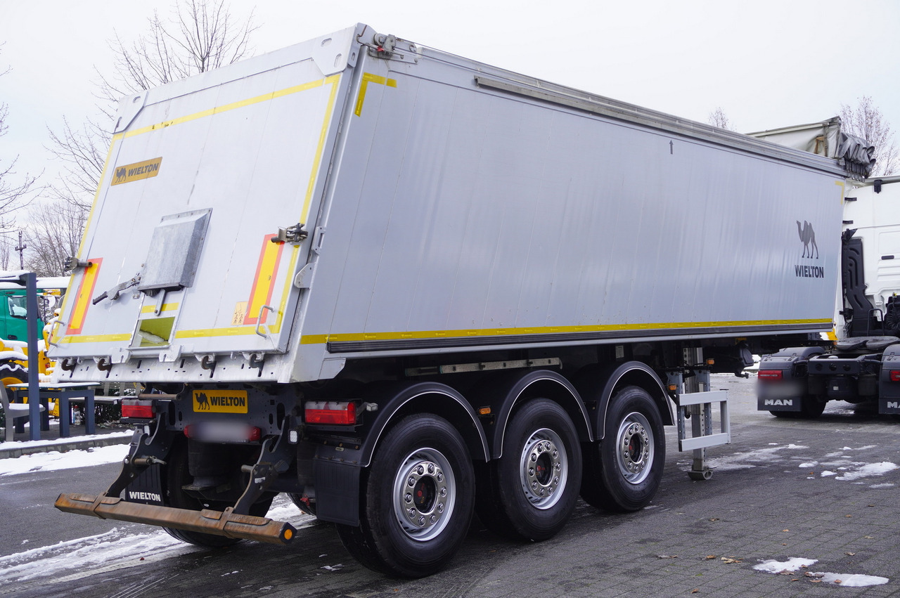 WIELTON NW-3 / weight 6.2 t / capacity 38m3 / Electrically folded roof / Teflon / 20 units, 2022 - Félpótkocsi billenőplatós: 5 kép. WIELTON NW-3 / weight 6.2 t / capacity 38m3 / Electrically folded roof / Teflon / 20 units, 2022 - Félpótkocsi billenőplatós: 5 kép.
