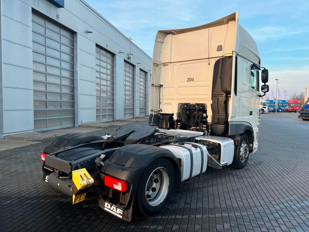 DAF XF 480 FT SSC Retarder Standklima 2xTank 1.185L - Nyergesvontató: 4 kép. DAF XF 480 FT SSC Retarder Standklima 2xTank 1.185L - Nyergesvontató: 4 kép.