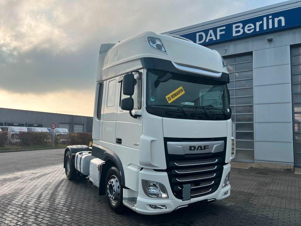 DAF XF 480 FT SSC Retarder Standklima 2xTank 1.185L - Nyergesvontató: 1 kép. DAF XF 480 FT SSC Retarder Standklima 2xTank 1.185L - Nyergesvontató: 1 kép.