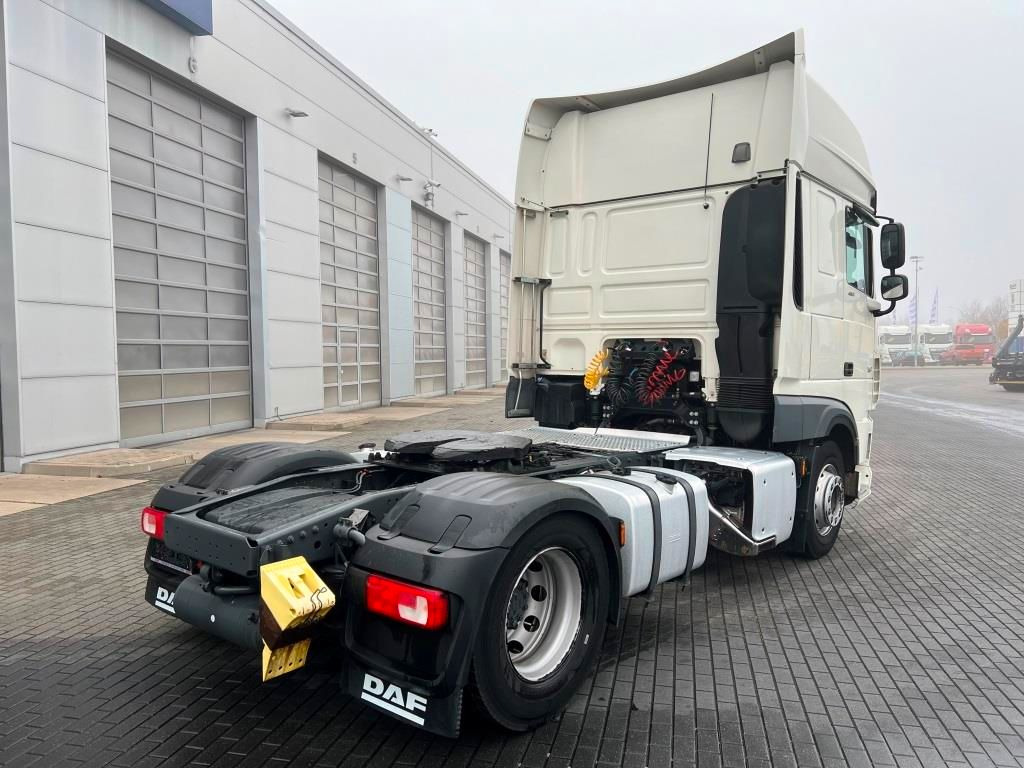 DAF XF 480 FT SSC Retarder Standklima 2xTank 1.185L - Nyergesvontató: 4 kép. DAF XF 480 FT SSC Retarder Standklima 2xTank 1.185L - Nyergesvontató: 4 kép.