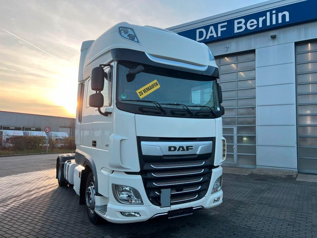 DAF XF 480 FT SSC Retarder Standklima 2xTank 1.185L - Nyergesvontató: 1 kép. DAF XF 480 FT SSC Retarder Standklima 2xTank 1.185L - Nyergesvontató: 1 kép.