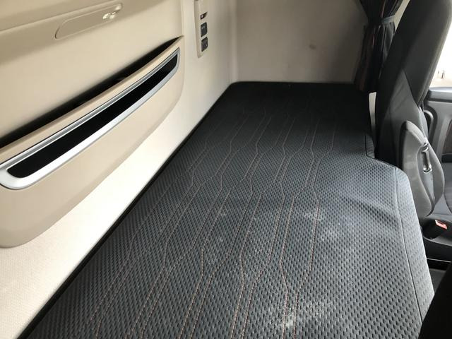 DAF XF 480 FT SSC, TraXon, ZF Intarder, Standklima - Nyergesvontató: 2 kép. DAF XF 480 FT SSC, TraXon, ZF Intarder, Standklima - Nyergesvontató: 2 kép.