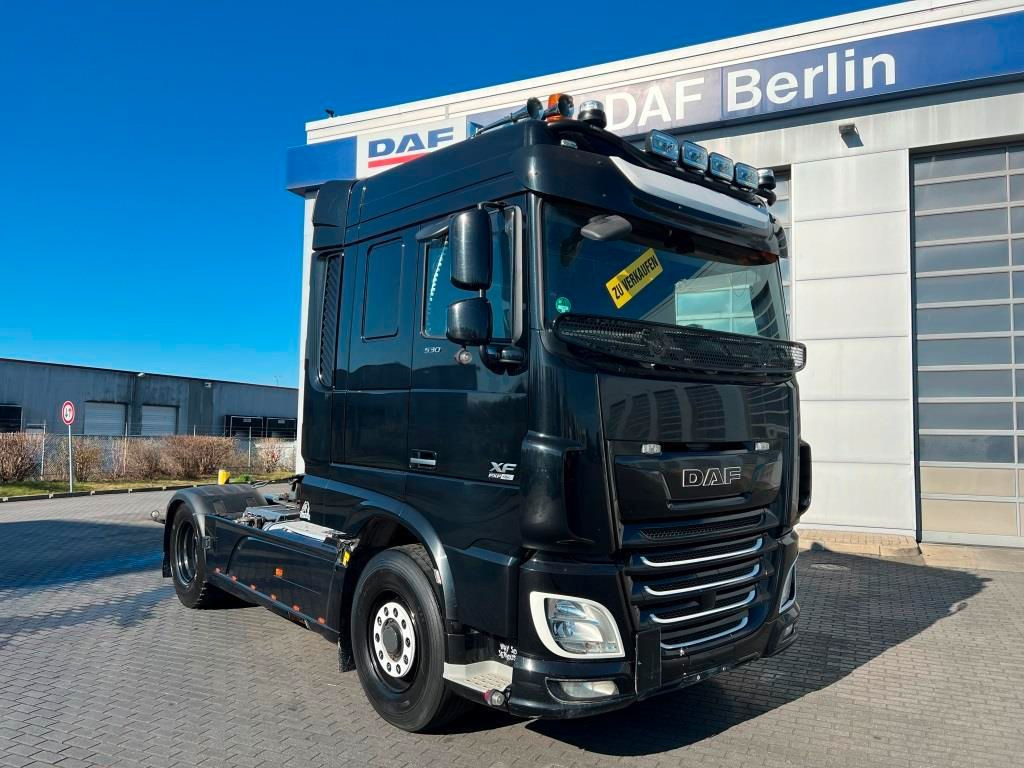 DAF XF 530 FT SC 4x4 PXP Intarder Kipphydraulik - Nyergesvontató: 1 kép. DAF XF 530 FT SC 4x4 PXP Intarder Kipphydraulik - Nyergesvontató: 1 kép.