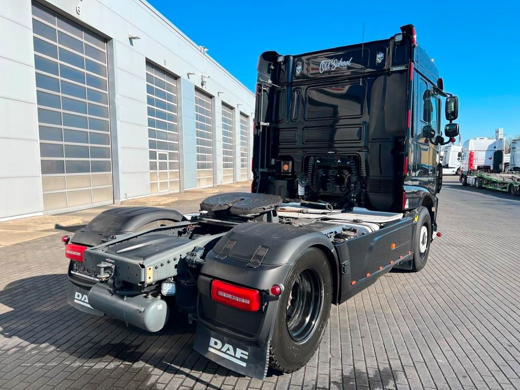 DAF XF 530 FT SC 4x4 PXP Intarder Kipphydraulik - Nyergesvontató: 4 kép. DAF XF 530 FT SC 4x4 PXP Intarder Kipphydraulik - Nyergesvontató: 4 kép.