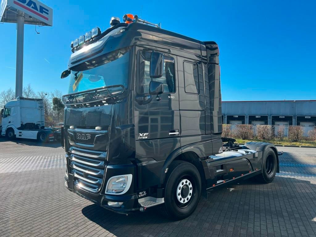 DAF XF 530 FT SC 4x4 PXP Intarder Kipphydraulik - Nyergesvontató: 2 kép. DAF XF 530 FT SC 4x4 PXP Intarder Kipphydraulik - Nyergesvontató: 2 kép.