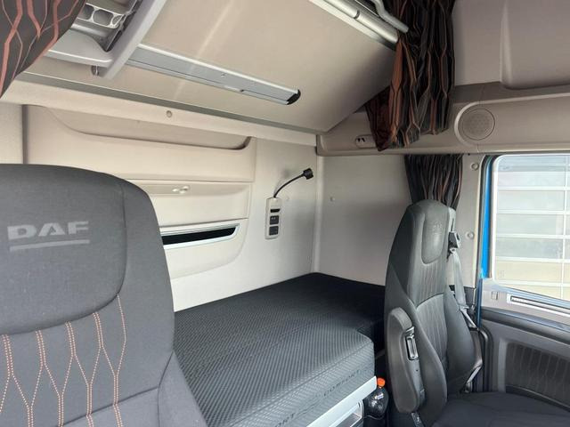 DAF XF 530 FT SSC Retarder Standklima Navigation - Nyergesvontató: 3 kép. DAF XF 530 FT SSC Retarder Standklima Navigation - Nyergesvontató: 3 kép.