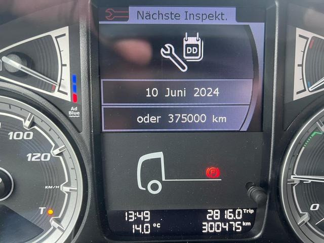 DAF XF 530 FT SSC Retarder Standklima Navigation - Nyergesvontató: 2 kép. DAF XF 530 FT SSC Retarder Standklima Navigation - Nyergesvontató: 2 kép.