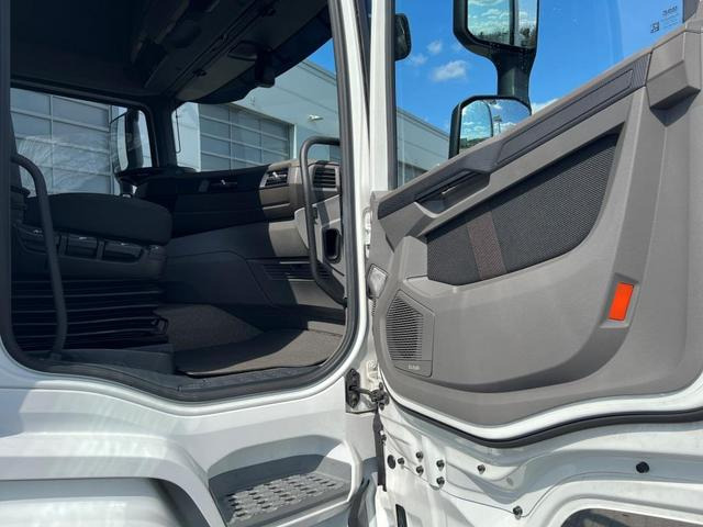 Nyergesvontató DAF XFn 480 FT Intarder 2xTank 1.105 L Vollspoiler: 9 kép. Nyergesvontató DAF XFn 480 FT Intarder 2xTank 1.105 L Vollspoiler: 9 kép.