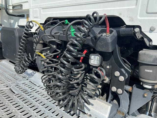 Nyergesvontató DAF XFn 480 FT Intarder 2xTank 1.105 L Vollspoiler: 10 kép. Nyergesvontató DAF XFn 480 FT Intarder 2xTank 1.105 L Vollspoiler: 10 kép.