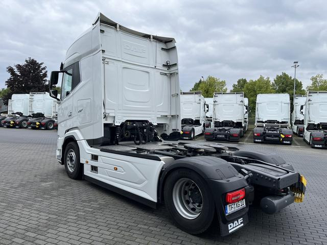 DAF XG+ 480 FT TraXon Intarder Standklima 2 x Tank - Nyergesvontató: 3 kép. DAF XG+ 480 FT TraXon Intarder Standklima 2 x Tank - Nyergesvontató: 3 kép.