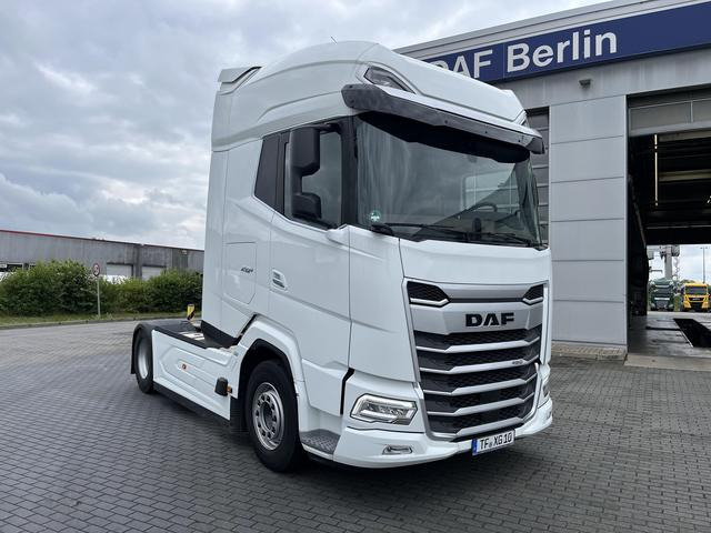 DAF XG+ 480 FT TraXon Intarder Standklima 2 x Tank - Nyergesvontató: 5 kép. DAF XG+ 480 FT TraXon Intarder Standklima 2 x Tank - Nyergesvontató: 5 kép.