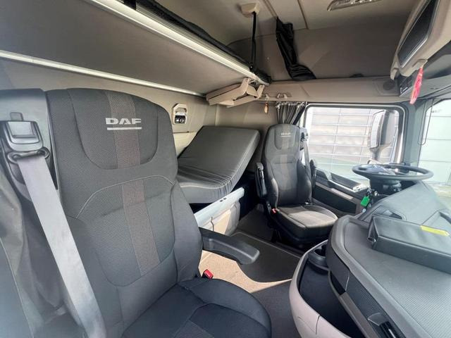 DAF XG 480 FT TraXon ZF-Intarder 2x Tank 1.195 Liter - Nyergesvontató: 3 kép. DAF XG 480 FT TraXon ZF-Intarder 2x Tank 1.195 Liter - Nyergesvontató: 3 kép.