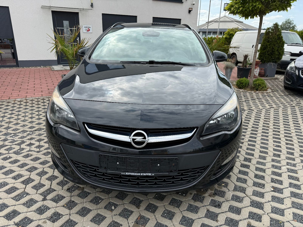 Opel Astra Sports Tourer 2.0 CDTI Sport 1 Hand - Kombi: 2 kép. Opel Astra Sports Tourer 2.0 CDTI Sport 1 Hand - Kombi: 2 kép.