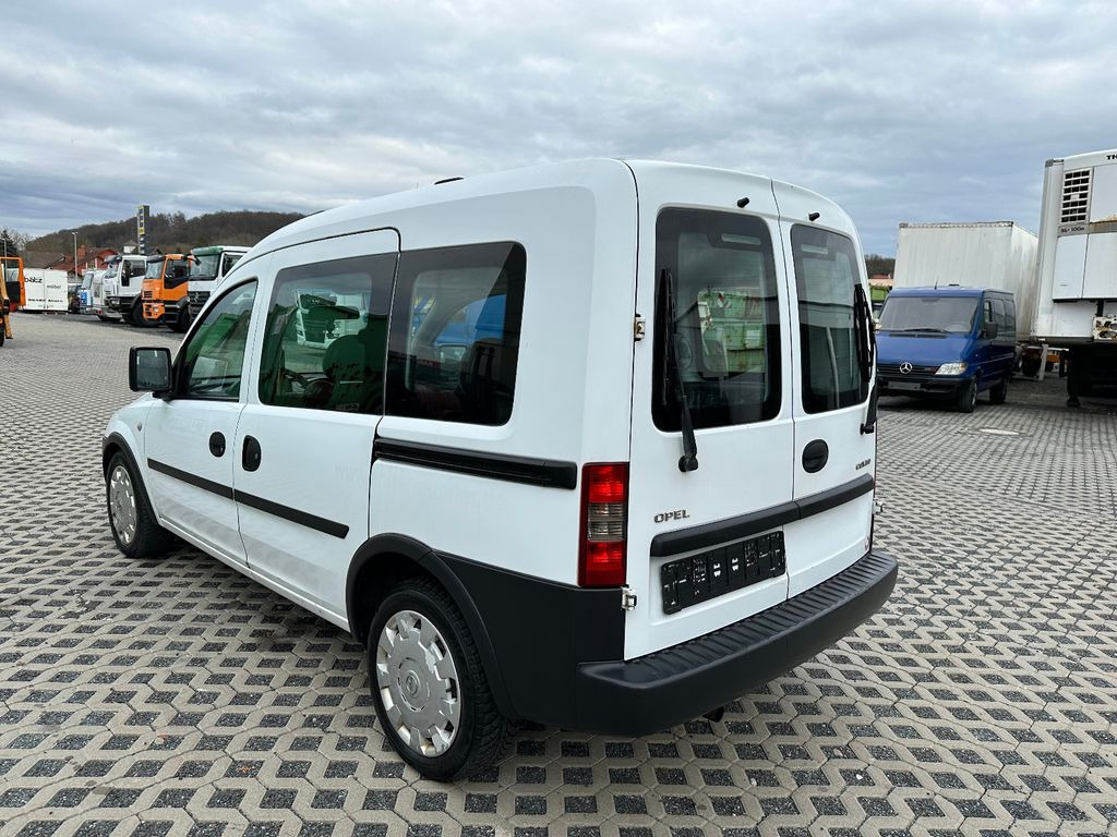 Opel Combo 1.4 TWINPORT ECOTEC Arizona - Kisbusz: 2 kép. Opel Combo 1.4 TWINPORT ECOTEC Arizona - Kisbusz: 2 kép.