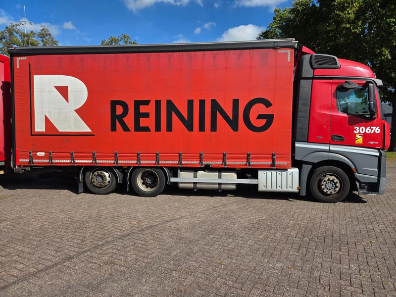 Mercedes-Benz Actros 2545 6X2 Retarder Volumecombi - Ponyvás teherautó: 3 kép. Mercedes-Benz Actros 2545 6X2 Retarder Volumecombi - Ponyvás teherautó: 3 kép.