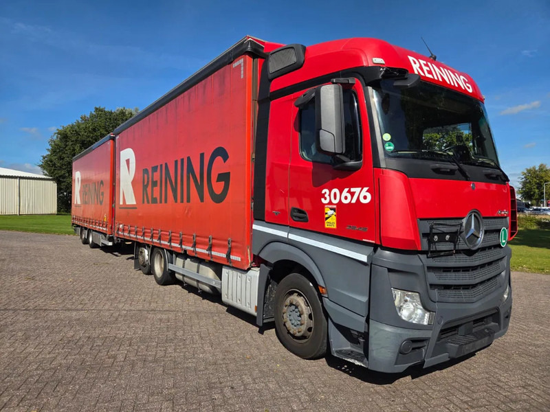 Mercedes-Benz Actros 2545 6X2 Retarder Volumecombi - Ponyvás teherautó: 2 kép. Mercedes-Benz Actros 2545 6X2 Retarder Volumecombi - Ponyvás teherautó: 2 kép.